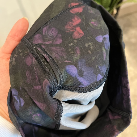 Lululemon Wunder Under | Size 4 | Flowers | High Rise | GREAT Condition - Picture 2 of 5